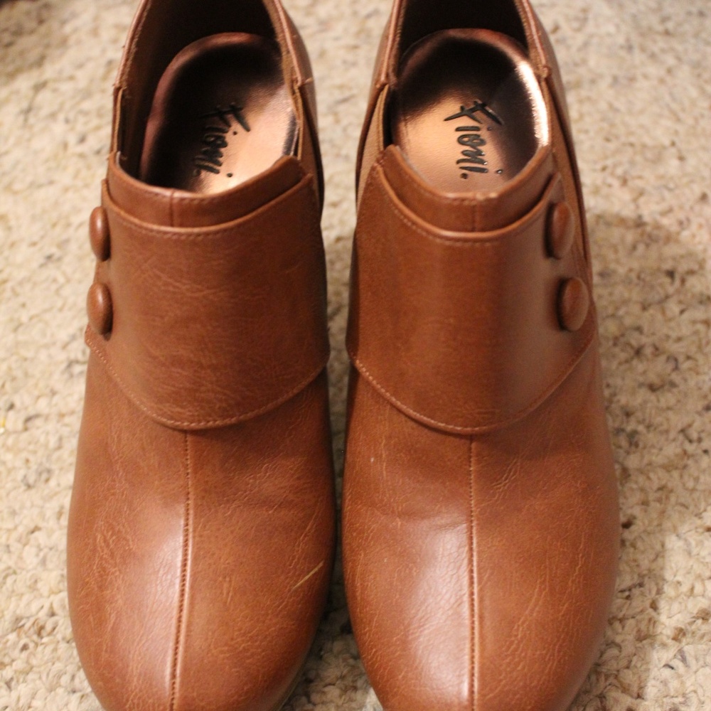Buttoned Heeled Bootie - Picture 3 of 3